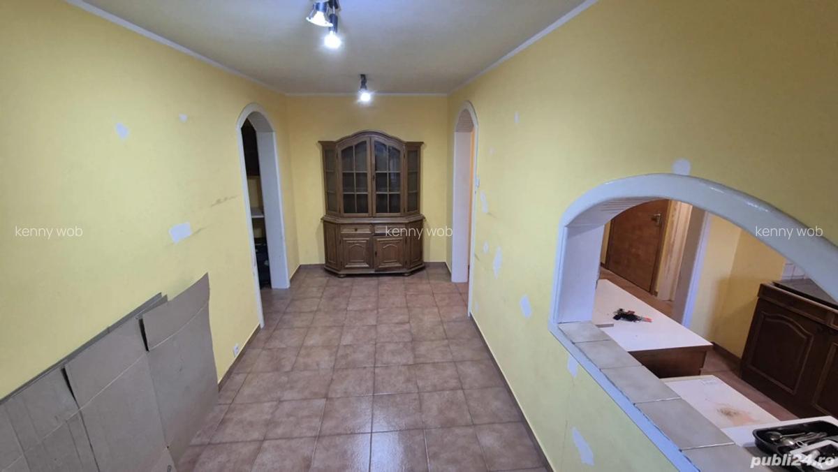 Vand apartament cu 3 camere, situat la etajul 2 din 4, in zona Lipovei - 2