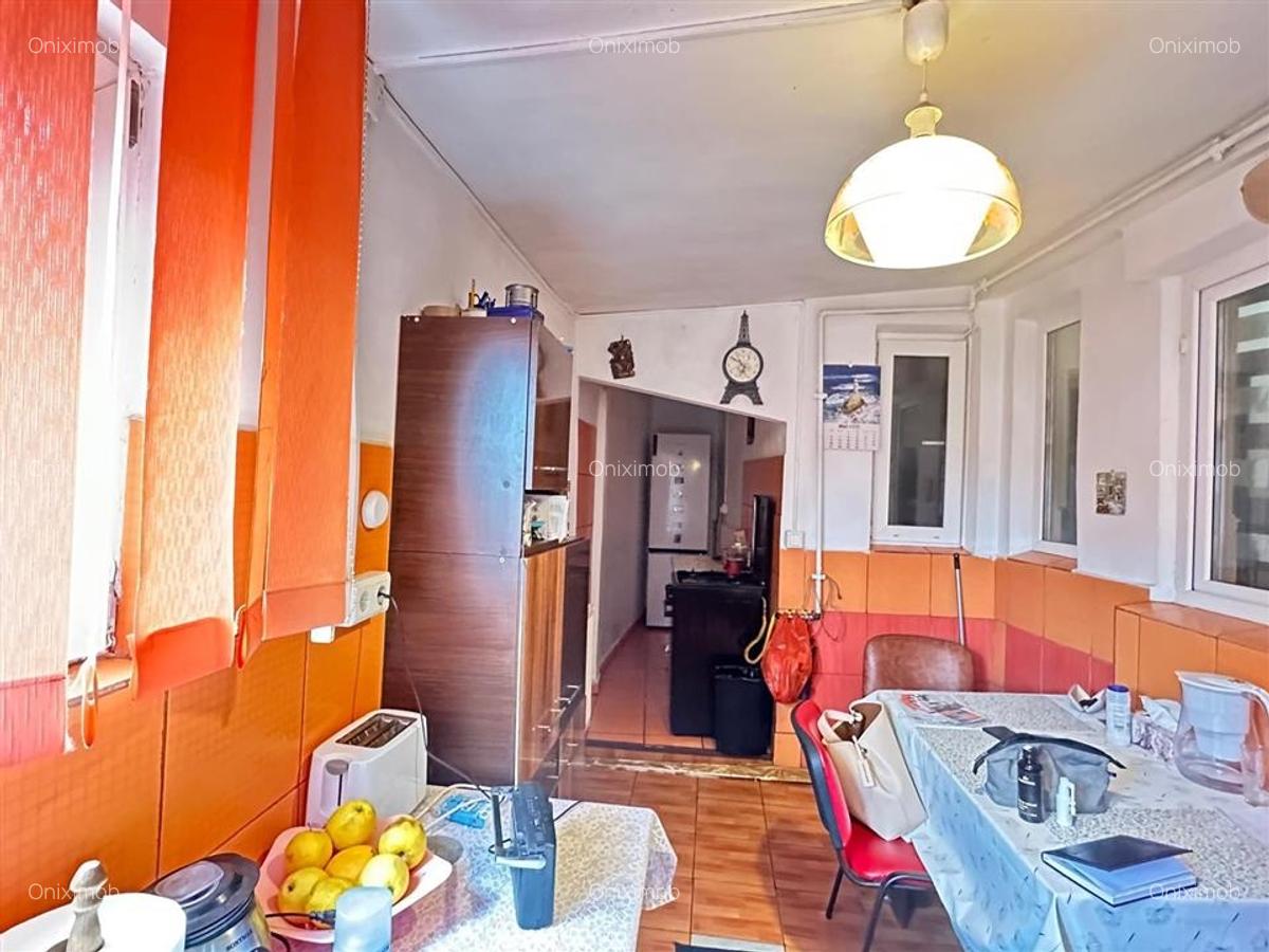 Casa batraneasca, zona  Buna Vestire  Ploiesti, teren 175 mp,renovata in 2004 - 10