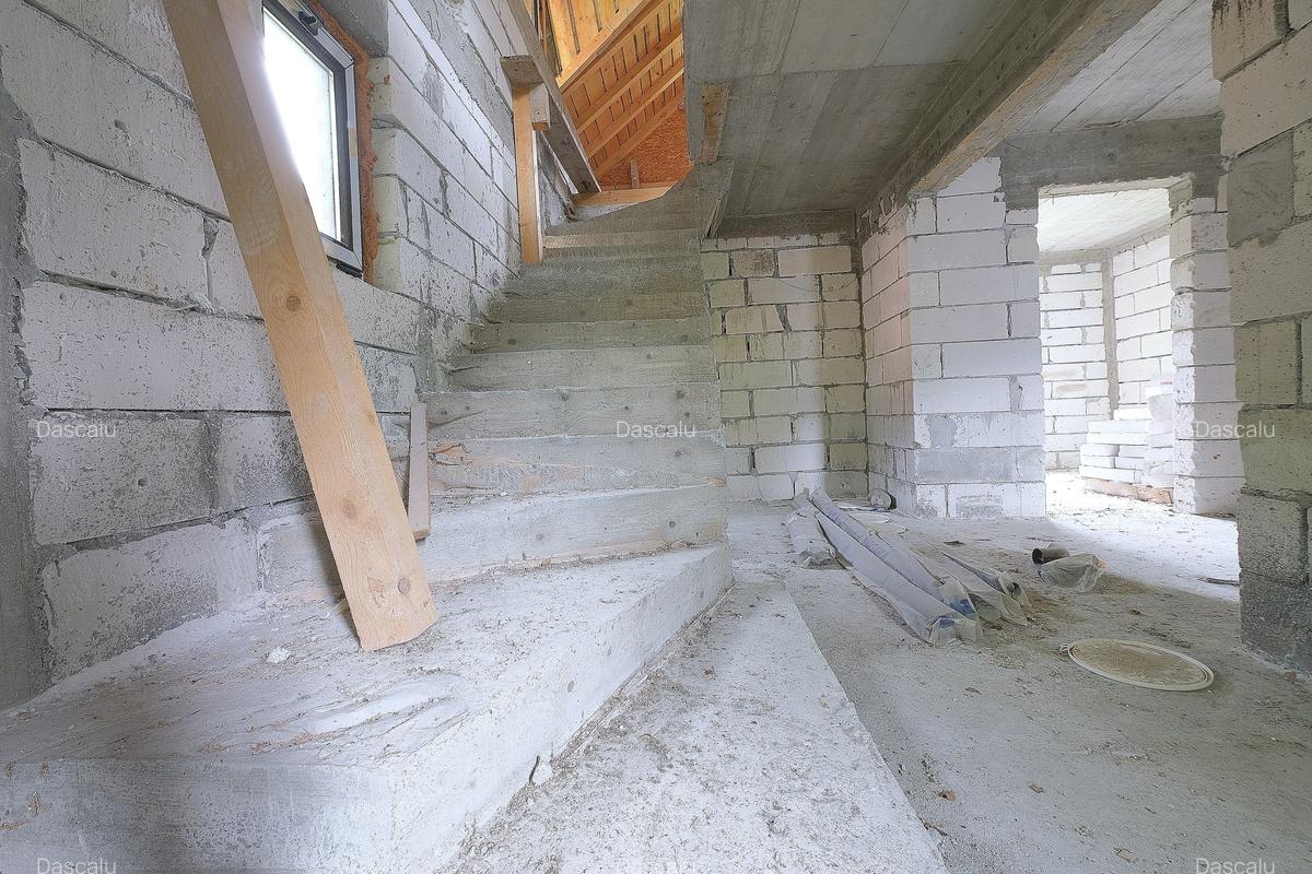 Casă cu 9 camere în Valea Popii - 13