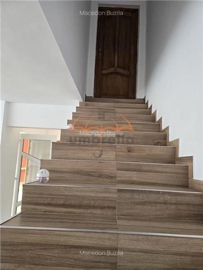 Casa de vanzare in Fundatura front 25m la E576/ 1C. - 26