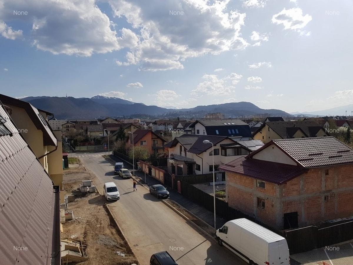 Apartament cu 3 camere decomandat în Tractorul - 4