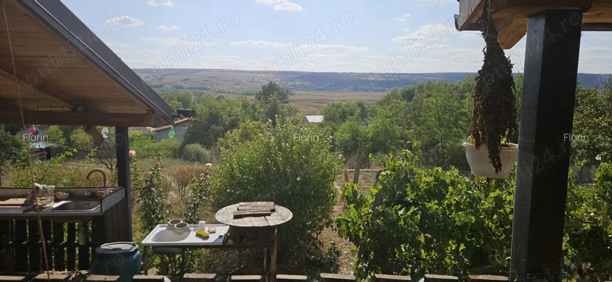 Casa 3 camere, bucatarie, baie, beci si teren 4600 mp, panouri solare, Mastacani - 2