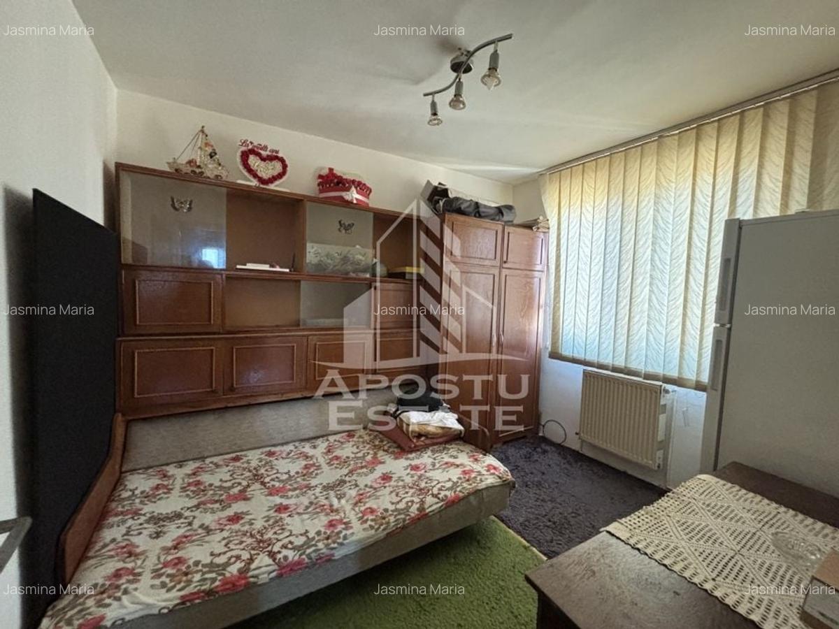 Apartament decomandat cu 3 camere, zona Dambovita, etaj intermediar - 5
