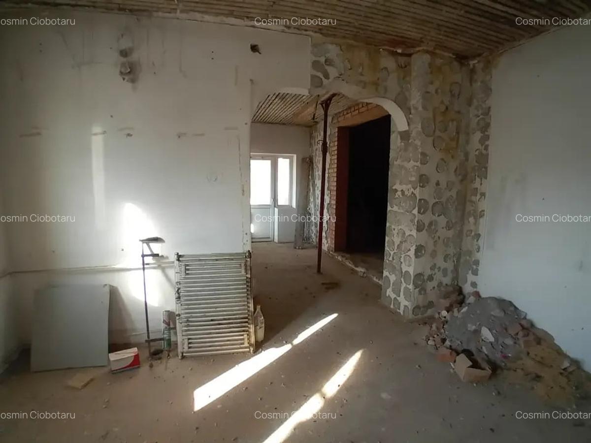 Vilă de Epocă Spatioasă în Zona Vitan Mall - 16