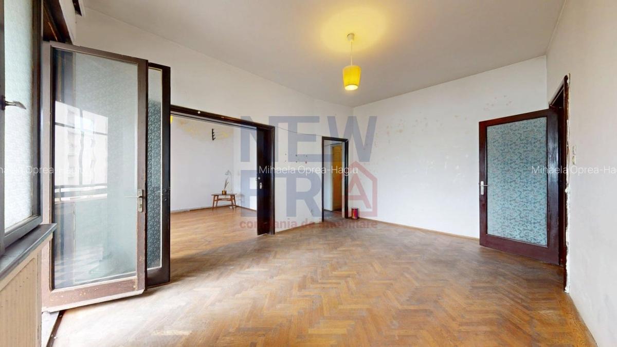 De Vanzare-Ap. Spatios si Luminos in Vila Interbelica- Bld Mircea Voda - 3 De Vanzare-Ap. Spatios si Luminos in Vila Interbelica- Bld Mircea Voda - 3