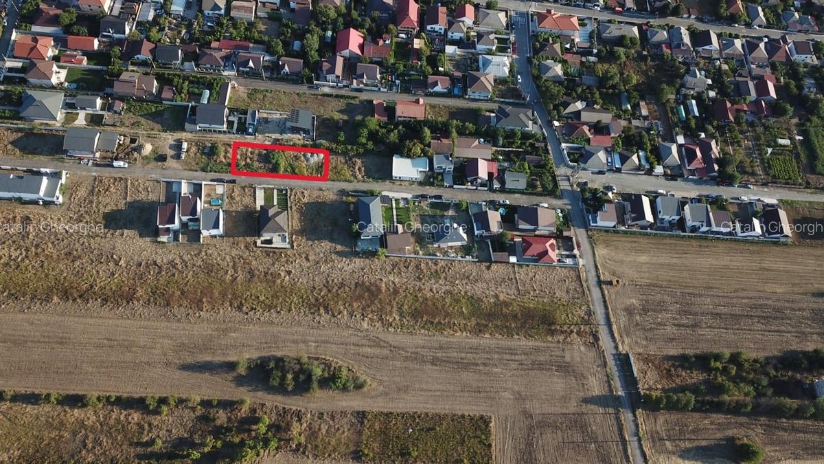 Teren de vanzare in Valu lui Traian, pe partea dreapta a localitati. - 2