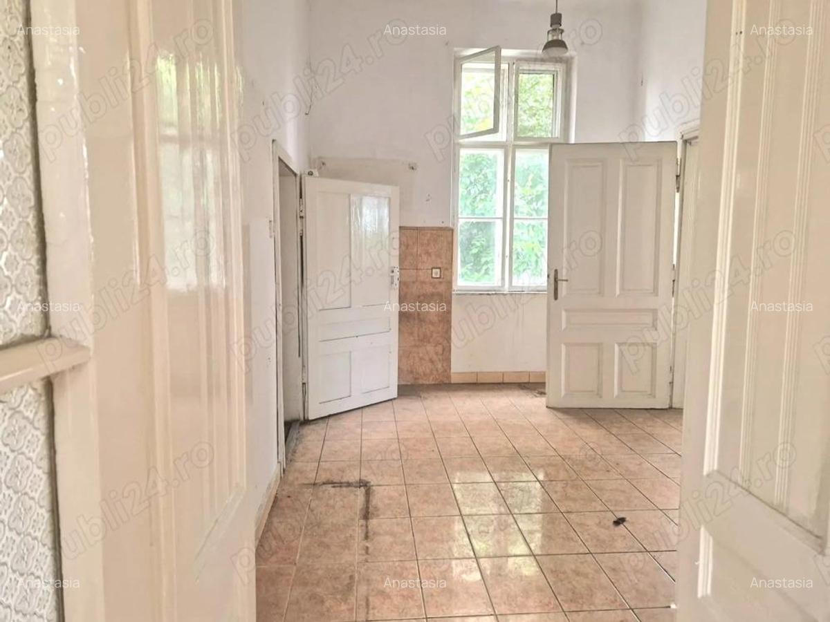 Casa interbelica ultracentrala, solida, cu poten?ial excep?ional Oradea - 5