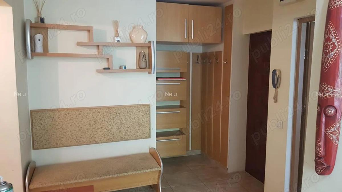 Vand apartament 3 cam etaj 1 pe BLD DECEBAL - 1