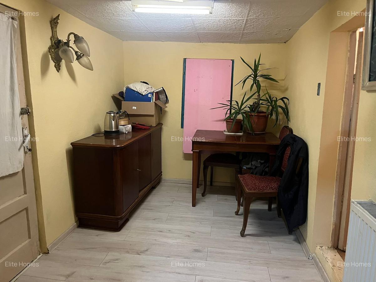 Casă cu 5 camere în 1 Mai - 19