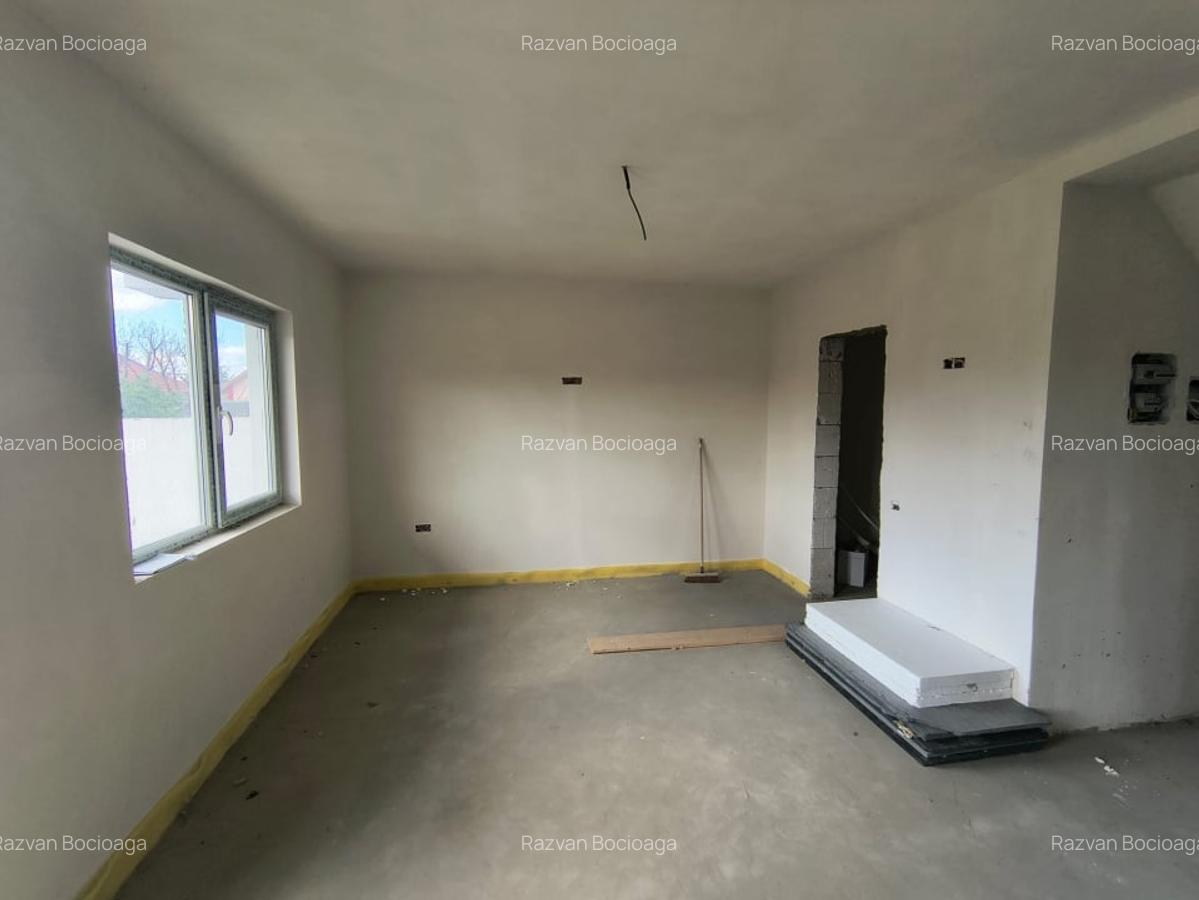 Navodari-casa P+1 5 camere la gri - 3