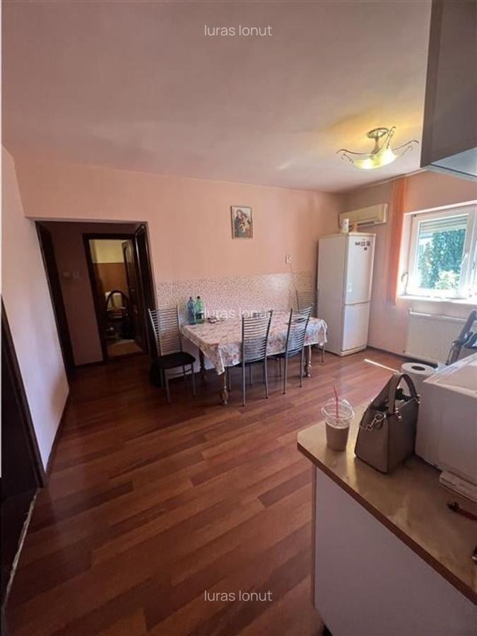 Apartament cu 3 camere decomandat în Rogerius - 1