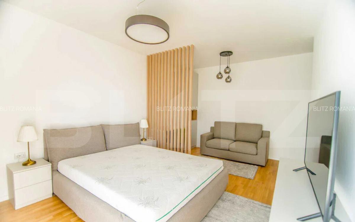 Apartament lux cu o camera, decomandat, parcare, zona Iul - 2