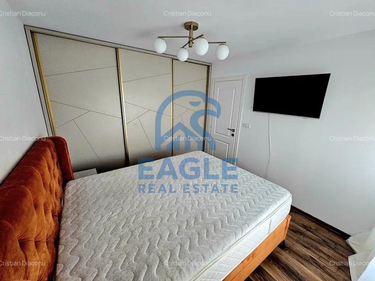 Ultracentral - Studio renovat de lux cu balcon cu vedere spre port - 2