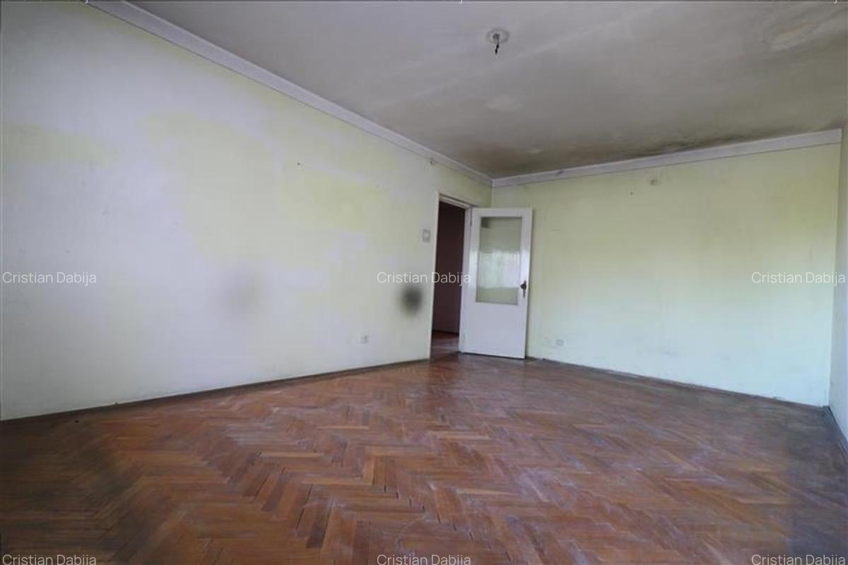 Apartament cu 3 camere, 2 bai, UMF CENTRU, decomandat, bloc din 1980 - 2