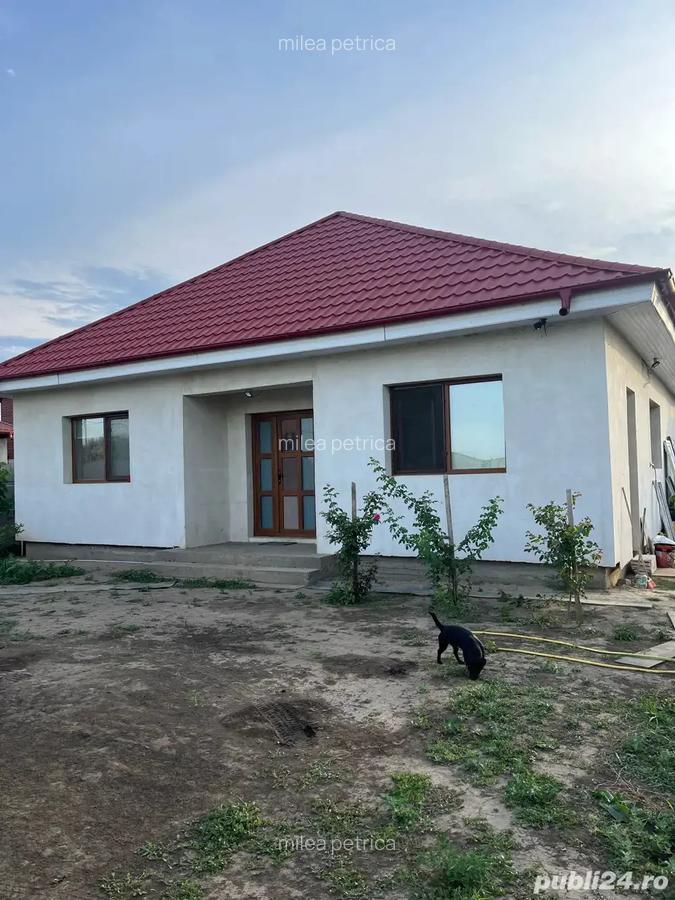 Casa de vanzare la intrare in sat Costi - 5