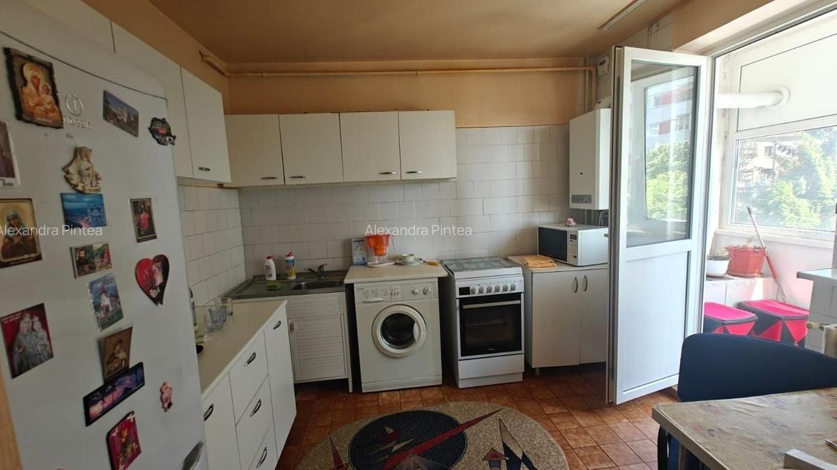 Apartament 3 camere, etaj 3, bloc cu lift nou, izolat, Fantanele - 1