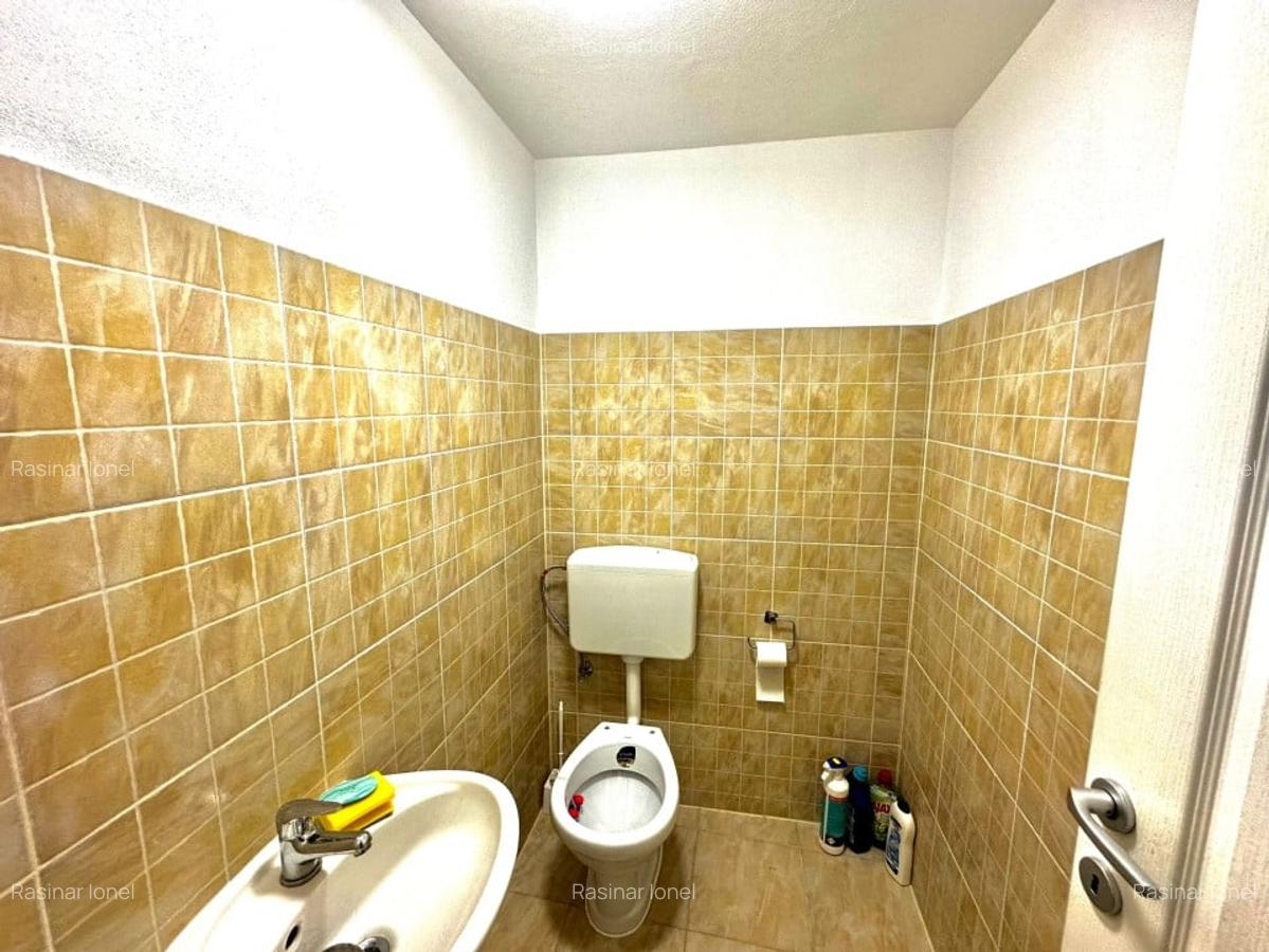 Oportunitate comerciala! Spatiu comercial situat in inima orasului,85mp-3 camere - 8