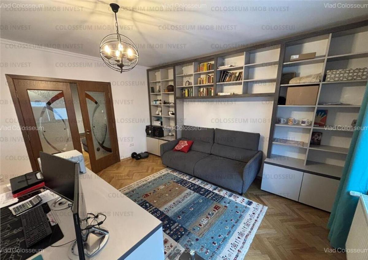 Casa cu 5 camere+garaj - zona Centrul Istoric - 2