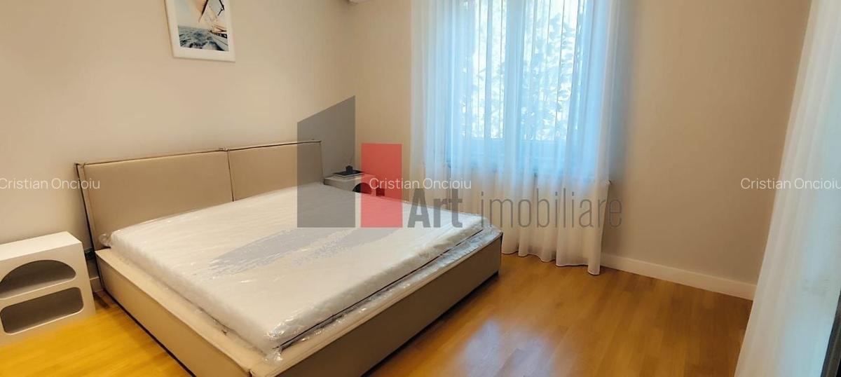 Apartament cu 3 camere semidecomandat în P-ța Victoriei - 10