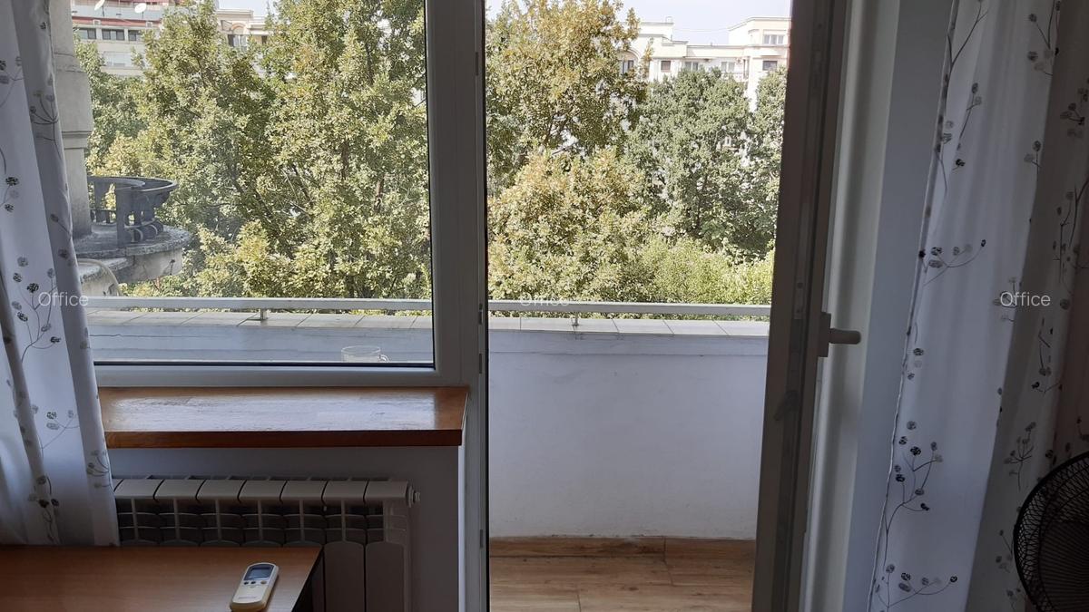 3 Camere de Vanzare situat chiar pe Bd. Unirii, Vedere spre Piata Unirii - 8