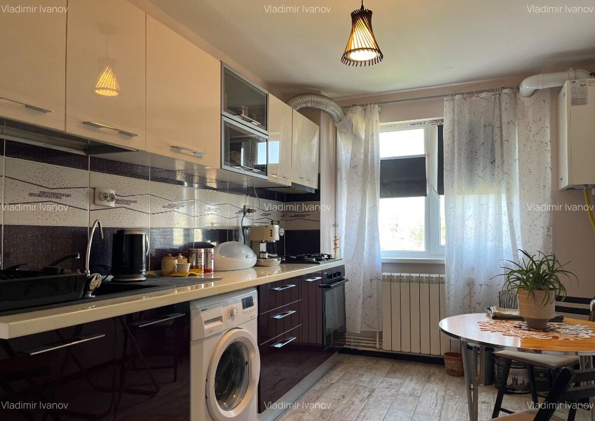 Apartament spa?ios 3 camere + 2 balcoane, zona turnuri Pacii Etaj 9/10 - 2