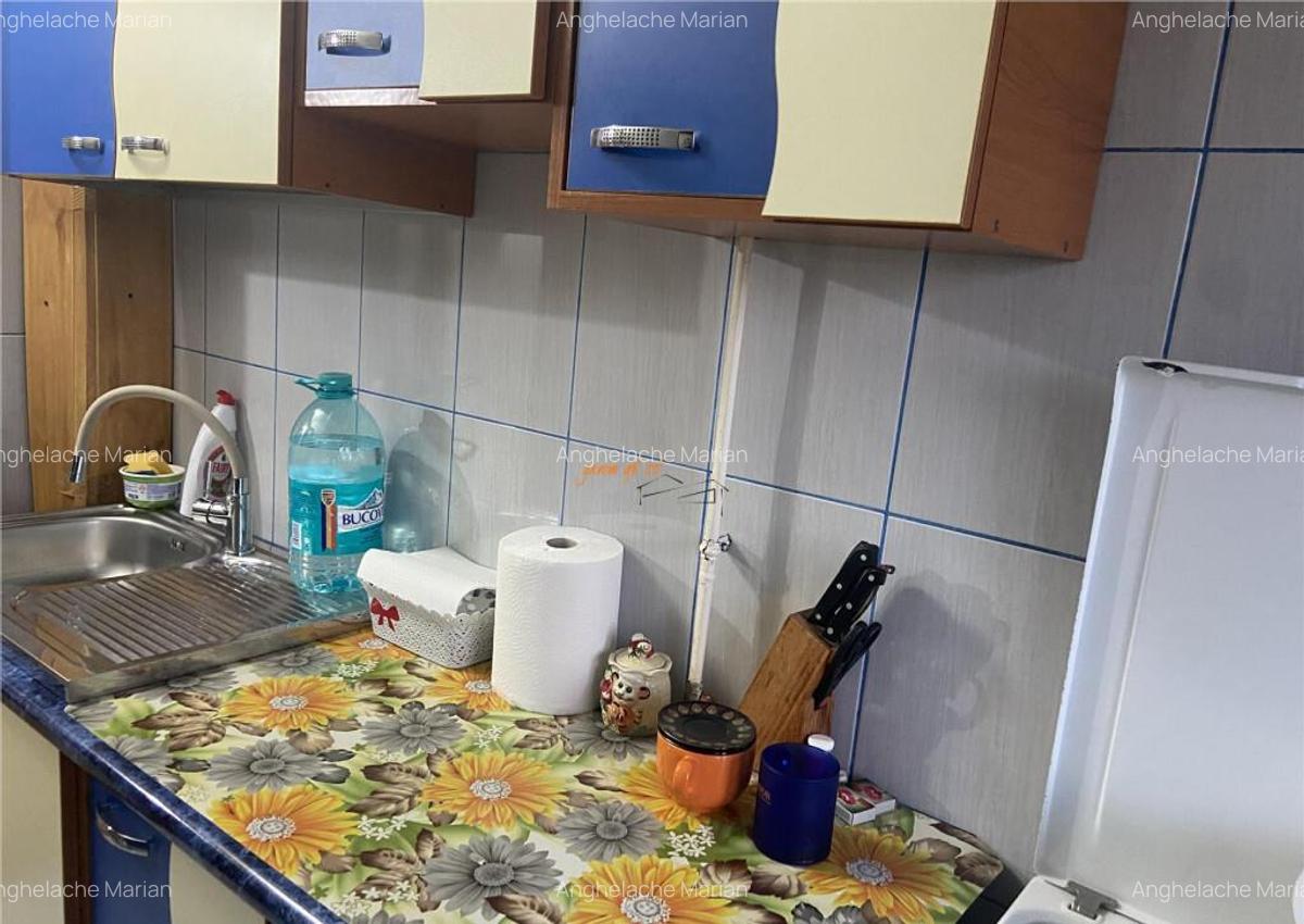 Apartament 3 camere , zona cartier Sud ,et 2/4 , decomandat - 8