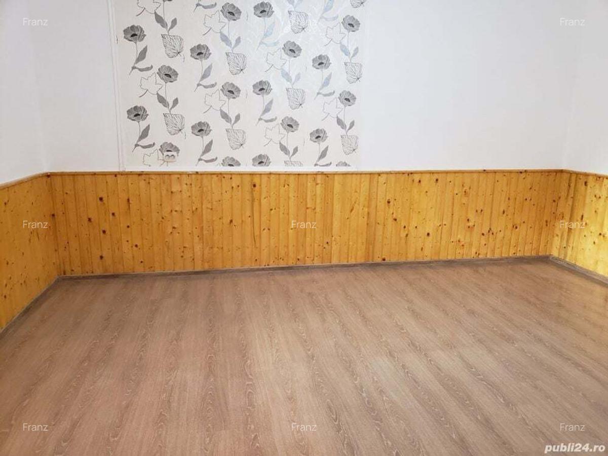 VAND casa renovata, luminoasa cu tavan inalt ,utila pentru orice destinatie,in Jimbolia. - 5