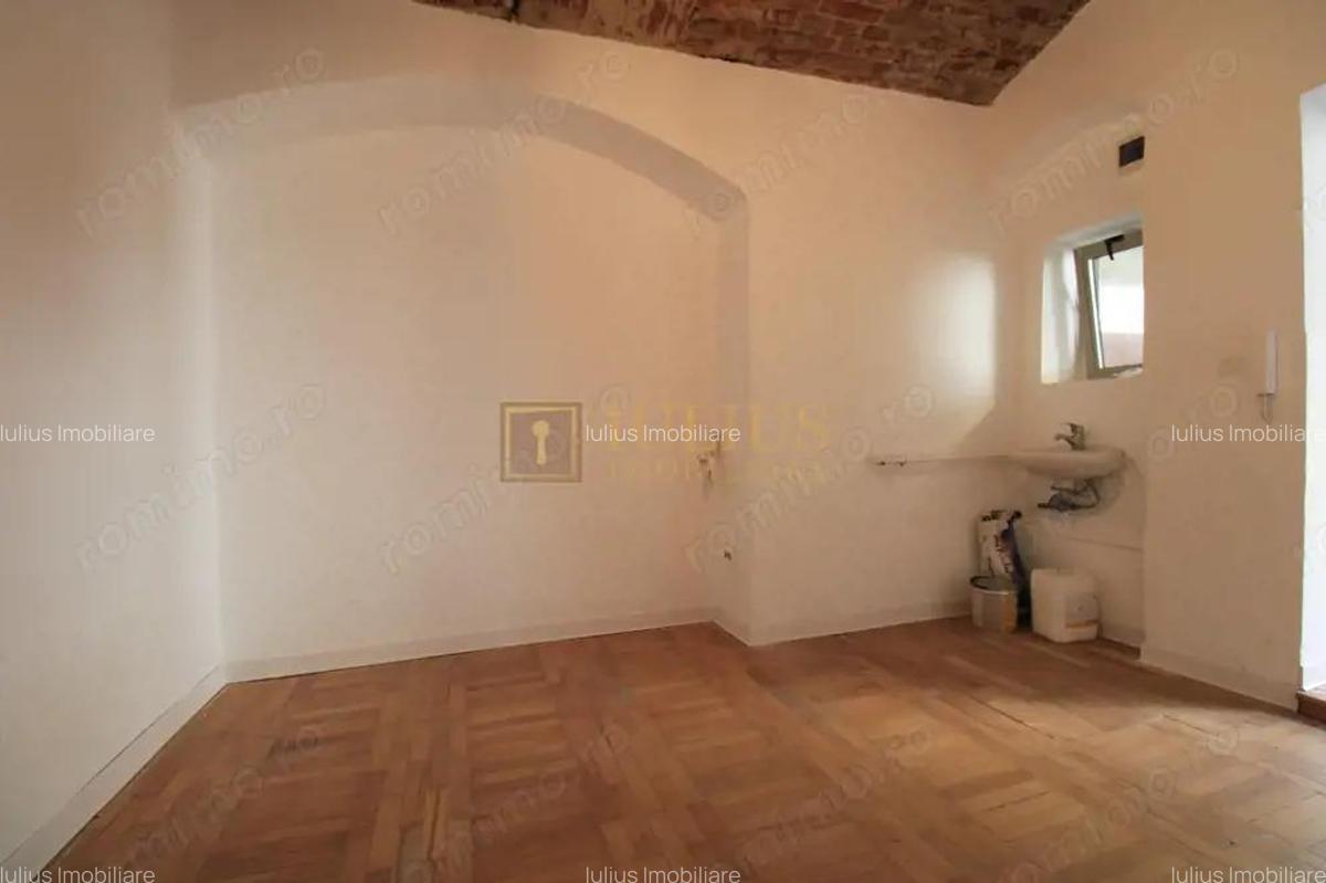 Piata Unirii/VASILE ALECSANDRI; ap 2 camere/et1 + incapere/parter + pivnita. - 16
