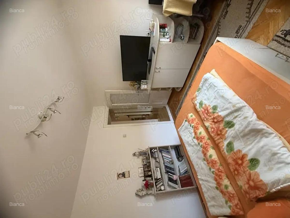 Vand apartament 3 camere decomandate in Zona Soarelui, 70 mp, et.3. - 5 Vand apartament 3 camere decomandate in Zona Soarelui, 70 mp, et.3. - 5