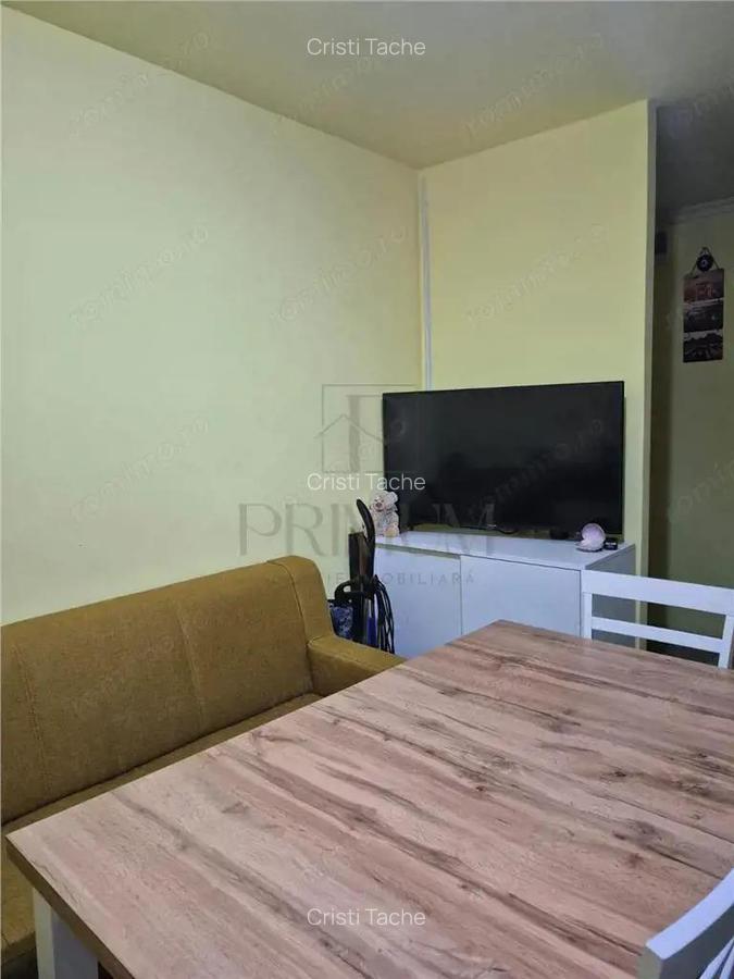 DAMBOVITA - ETAJ 2 - BLOC IZOLAT - 3 camere - 2 bai - 2 balcoane - centrala proprie - 7