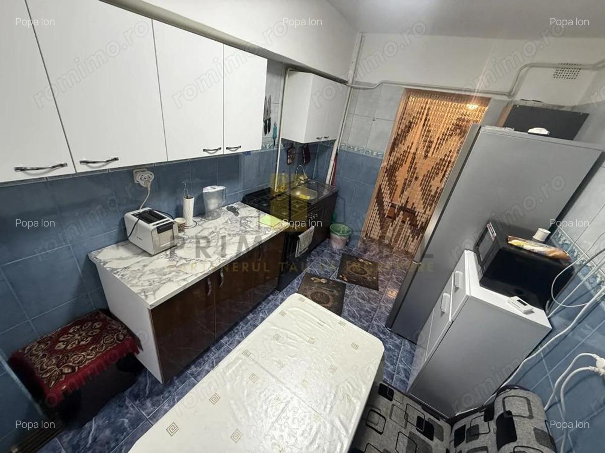 4 camere Decomandat Dacia, etaj intermediar, 1980 - 12 4 camere Decomandat Dacia, etaj intermediar, 1980 - 12