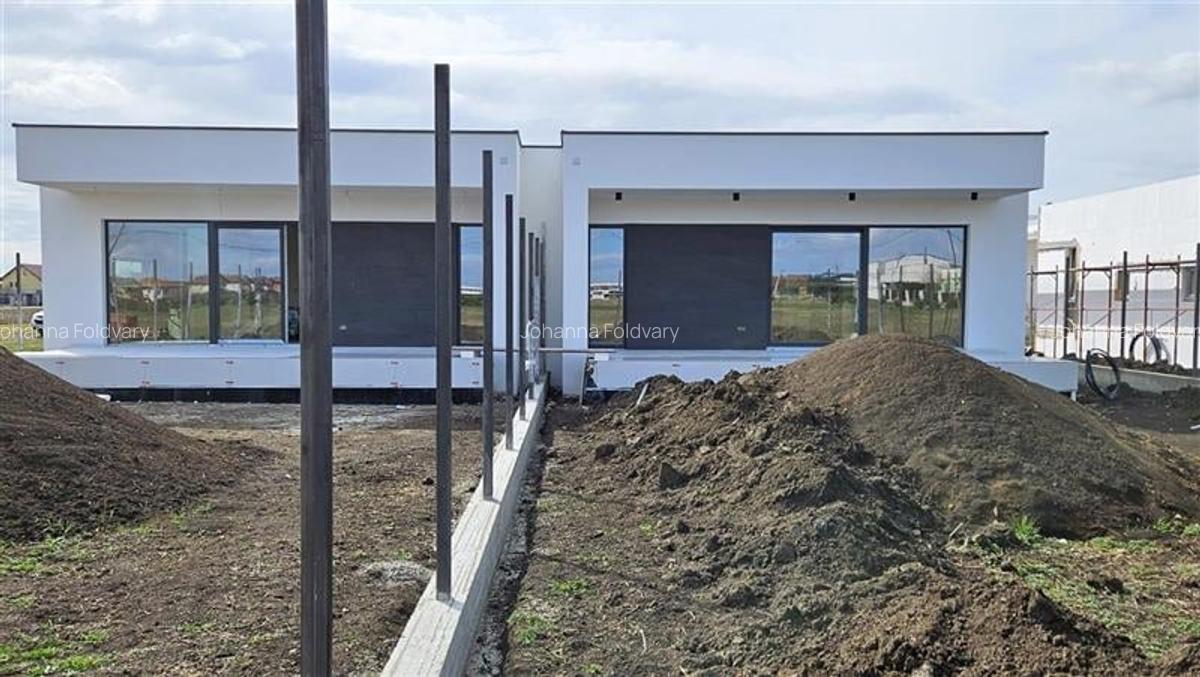 Casă cu 4 camere în Dumbrăvița - 16
