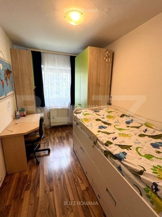 Apartament de vanzare, cu 4 camere, 70 mp, zona Astra - 5