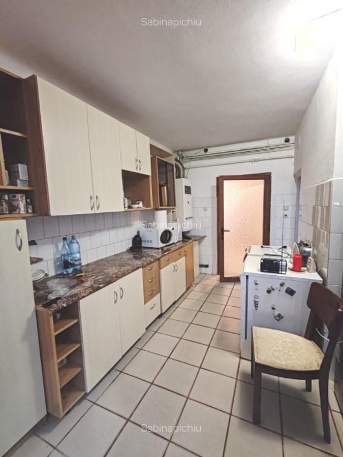 De vanzare - apartament spatios in casa, situat ultracentral - 12
