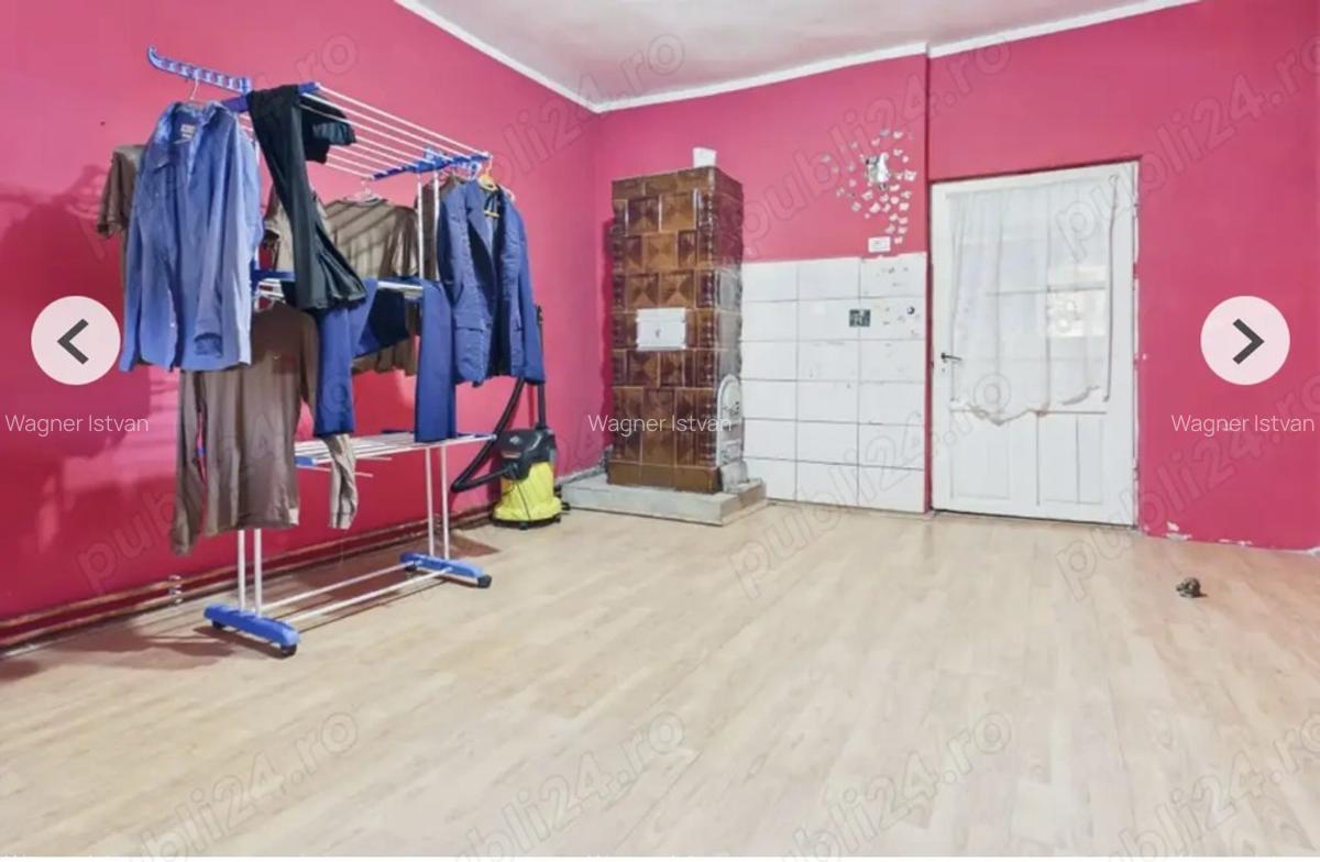 Vand casa batraneasca in centrul satului Urseni - 7