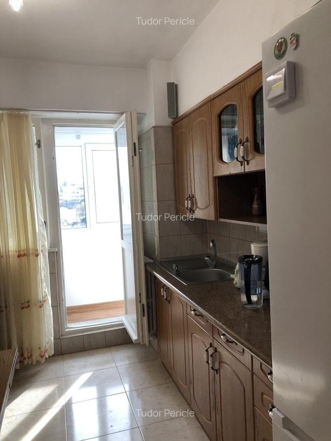 Apartament 3 camere Bd. Cuza  colt cu strada  Scolilor - 11