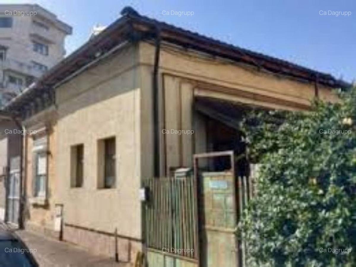 Casa renovabila in Craiova pe bulevardul Carol - 1