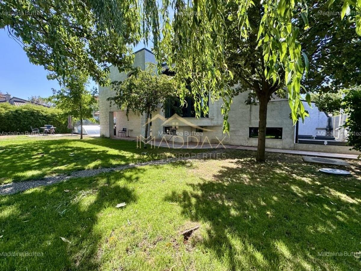 Vila cu 5 camere *344mp* + 800mp Teren // Zona Bucurestii Noi - 2