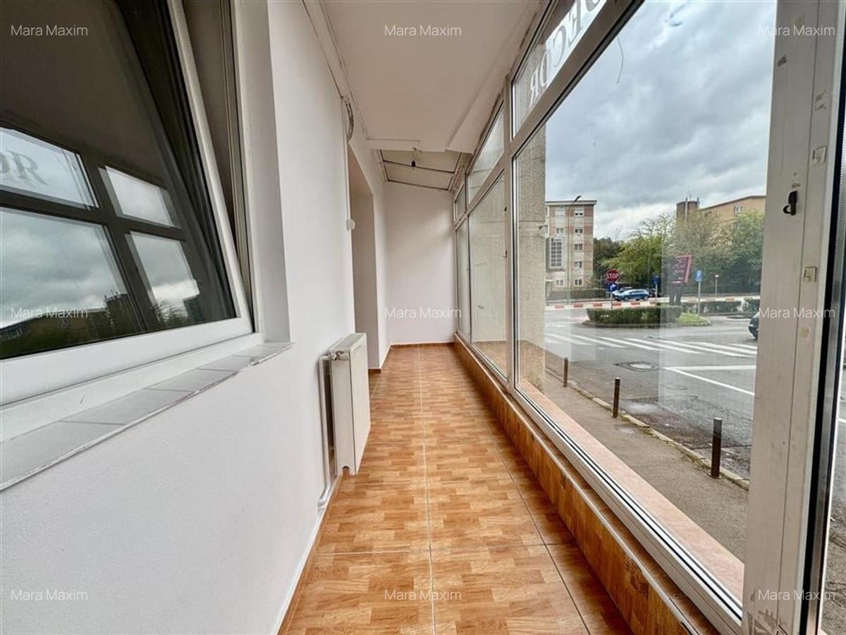 Spatiu comercial de inchiriat cu vitrina si - 9