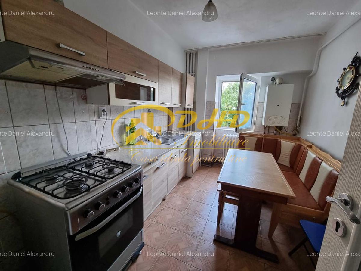 Apartament 3 camere, Decomandat,  Jumbo - 5
