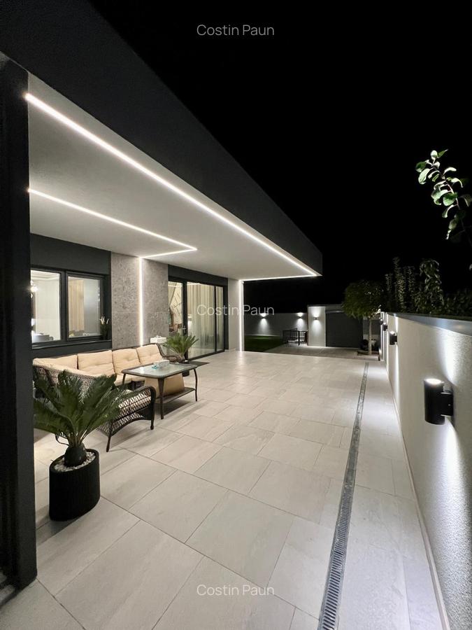 Casa individuala cu 6 camere. Complet mobilata si utilata LUX. Comision 0 - 6