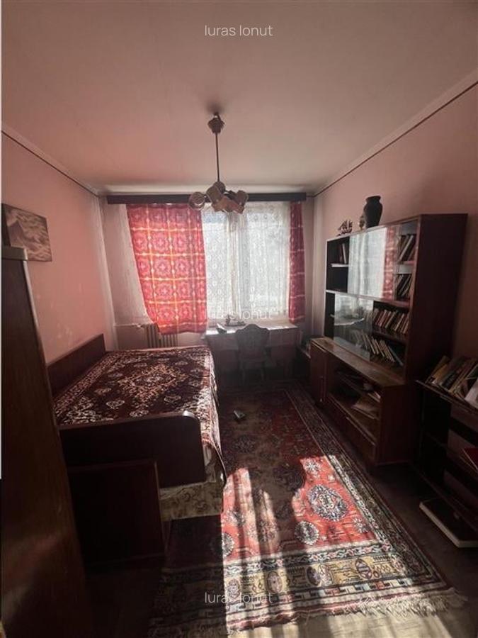 Apartament cu 4 camere decomandat în Cantemir - 2