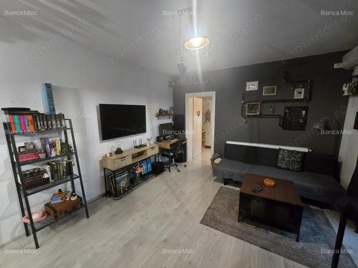 Mobilat si utilat. La asfalt. Zona linsitita - 4