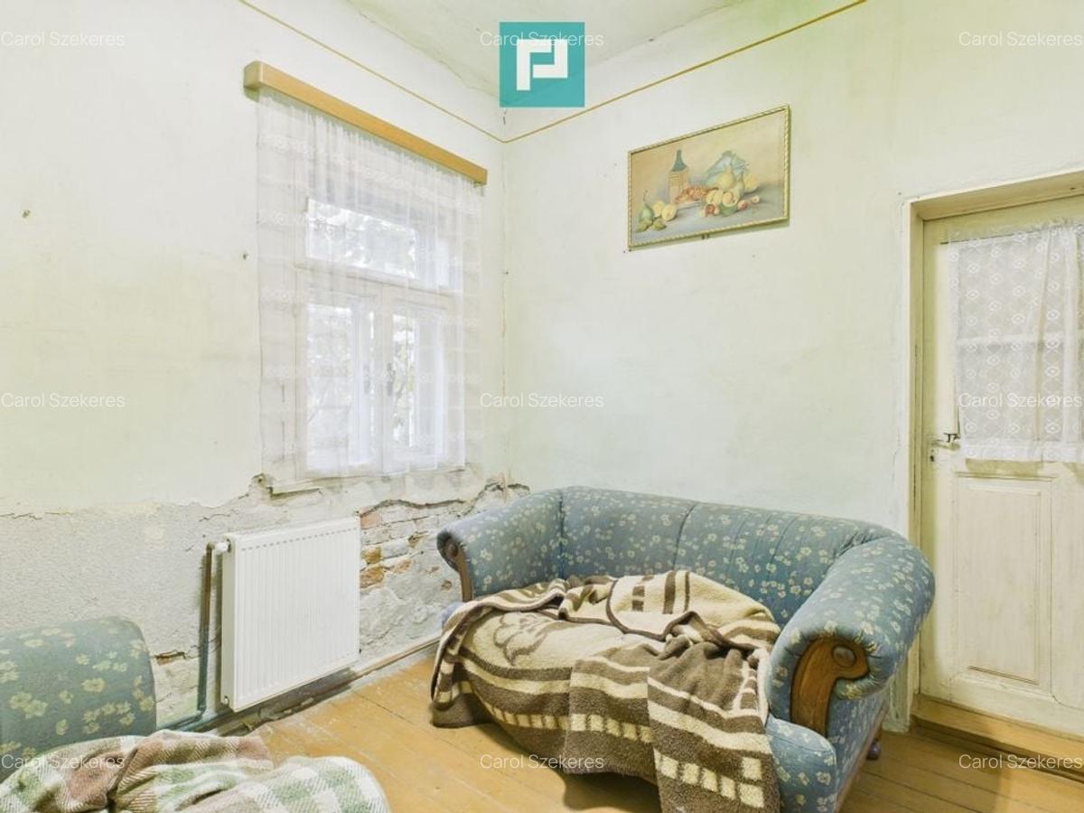Casă cu 8 camere de renovat în Pârneava - 6