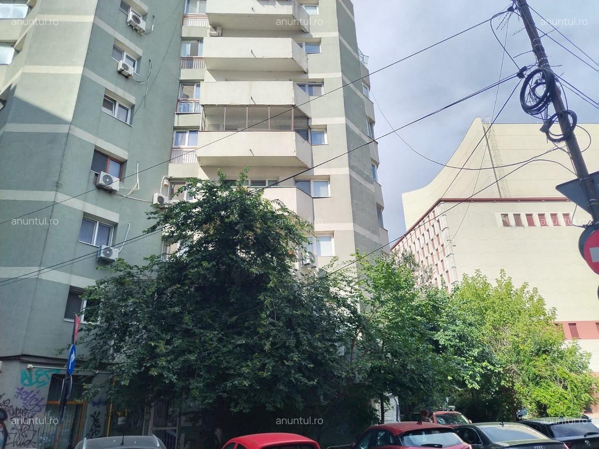 Universitate, Teatrul National, bloc an 80 - 3