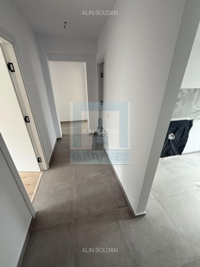 Apartament 4 camere renovat complet, etj. 1/4 - zona Tractorul - 3