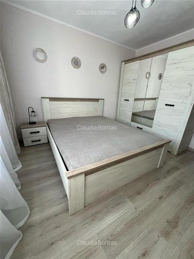 Apartament cu 3 camere semidecomandat în Podu Roș - 1