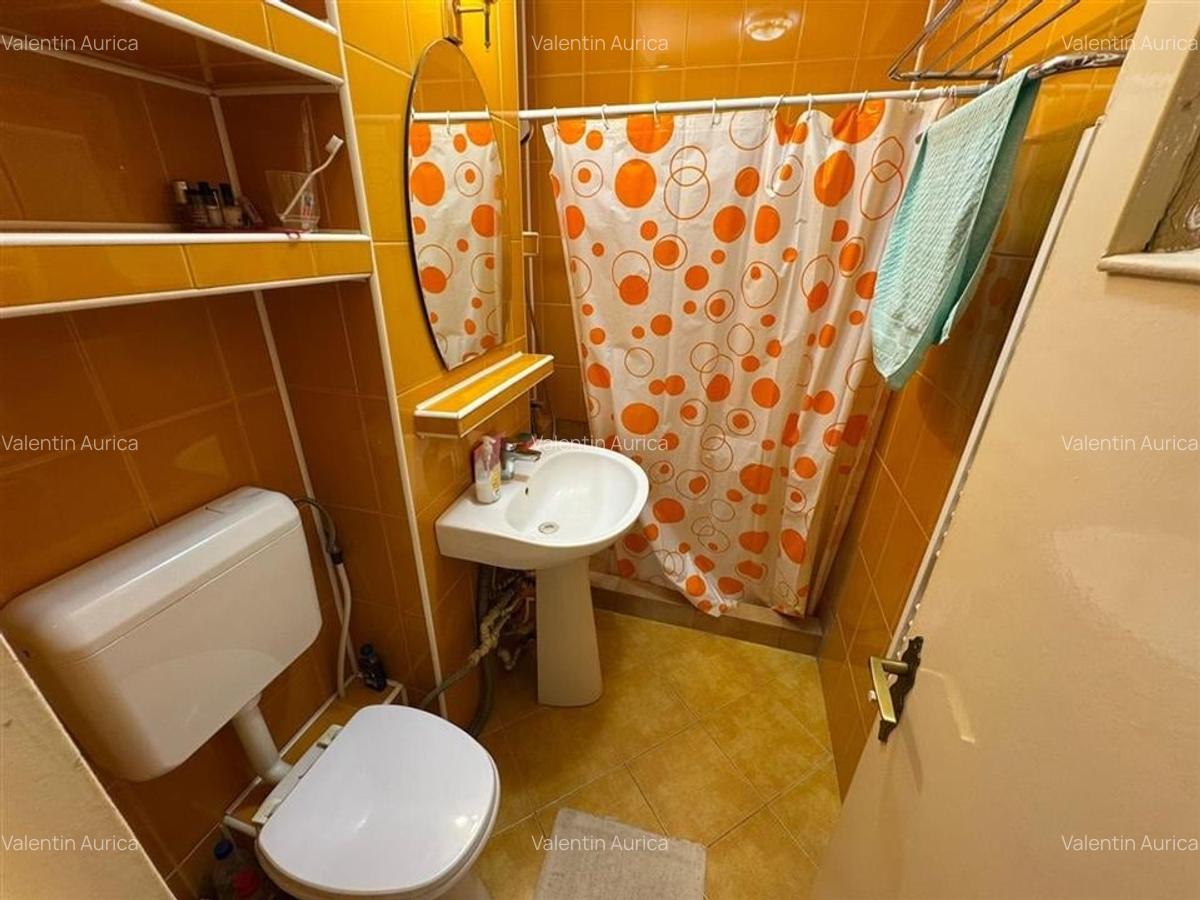 Apartament 3 camere, etaj 1, zona Garii , decomandat, liber - 13