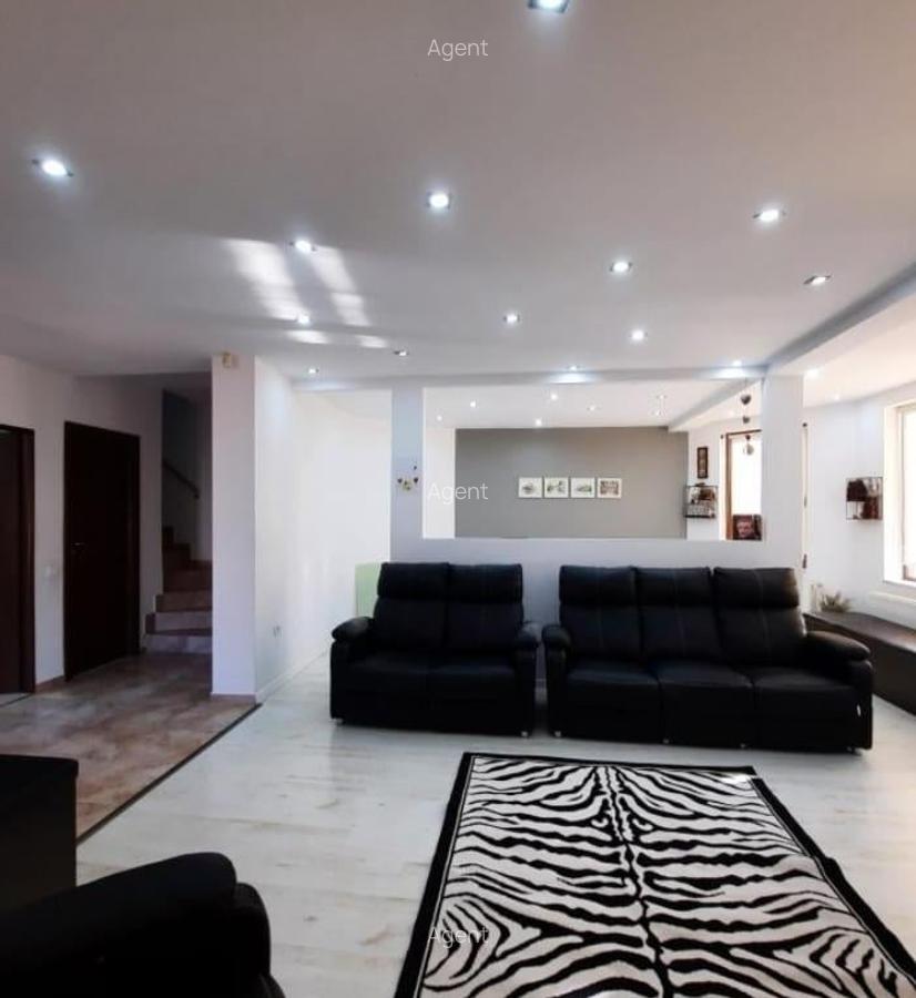 Casă cu 7 camere în Cumpăna - 2