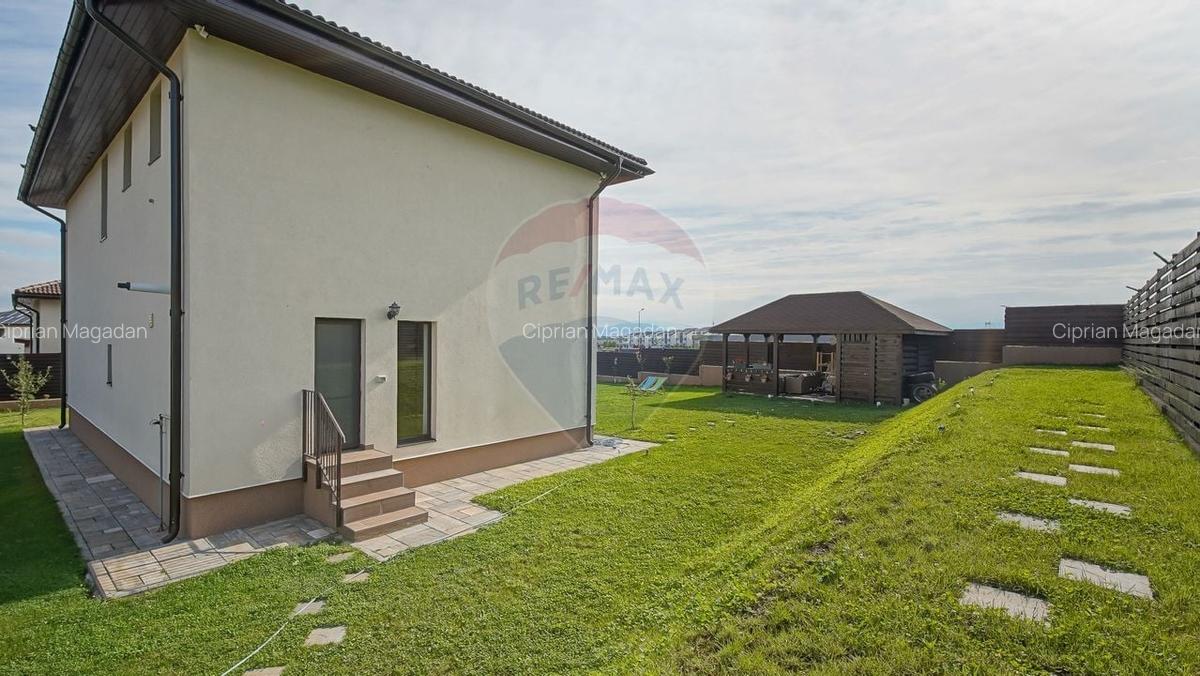 Casa individuala de vanzare in Harman - moderna, spatioasa si complet - 33